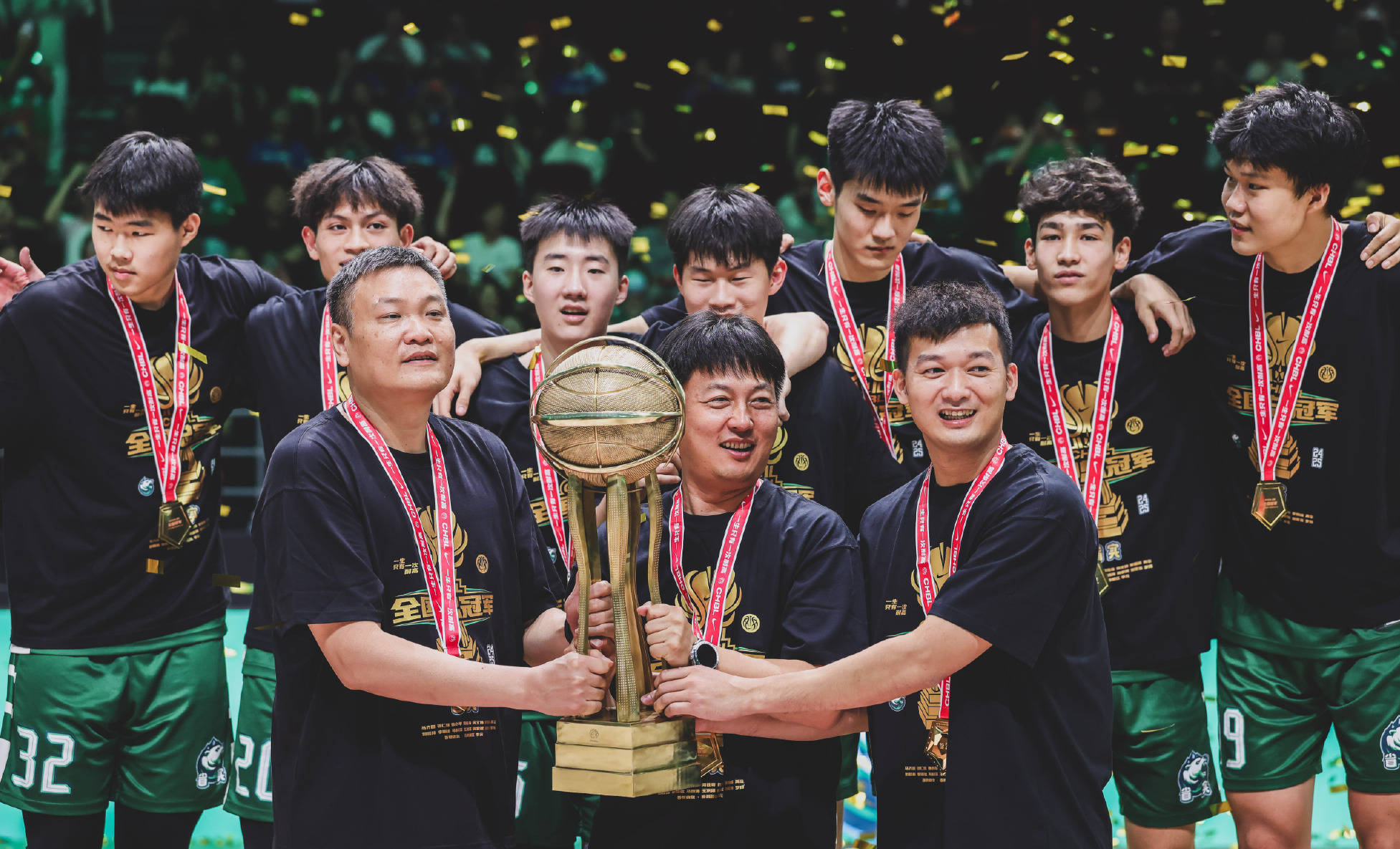 篮球联赛中一支新队伍崭露头角 篮球联赛中一支新队伍崭露头角