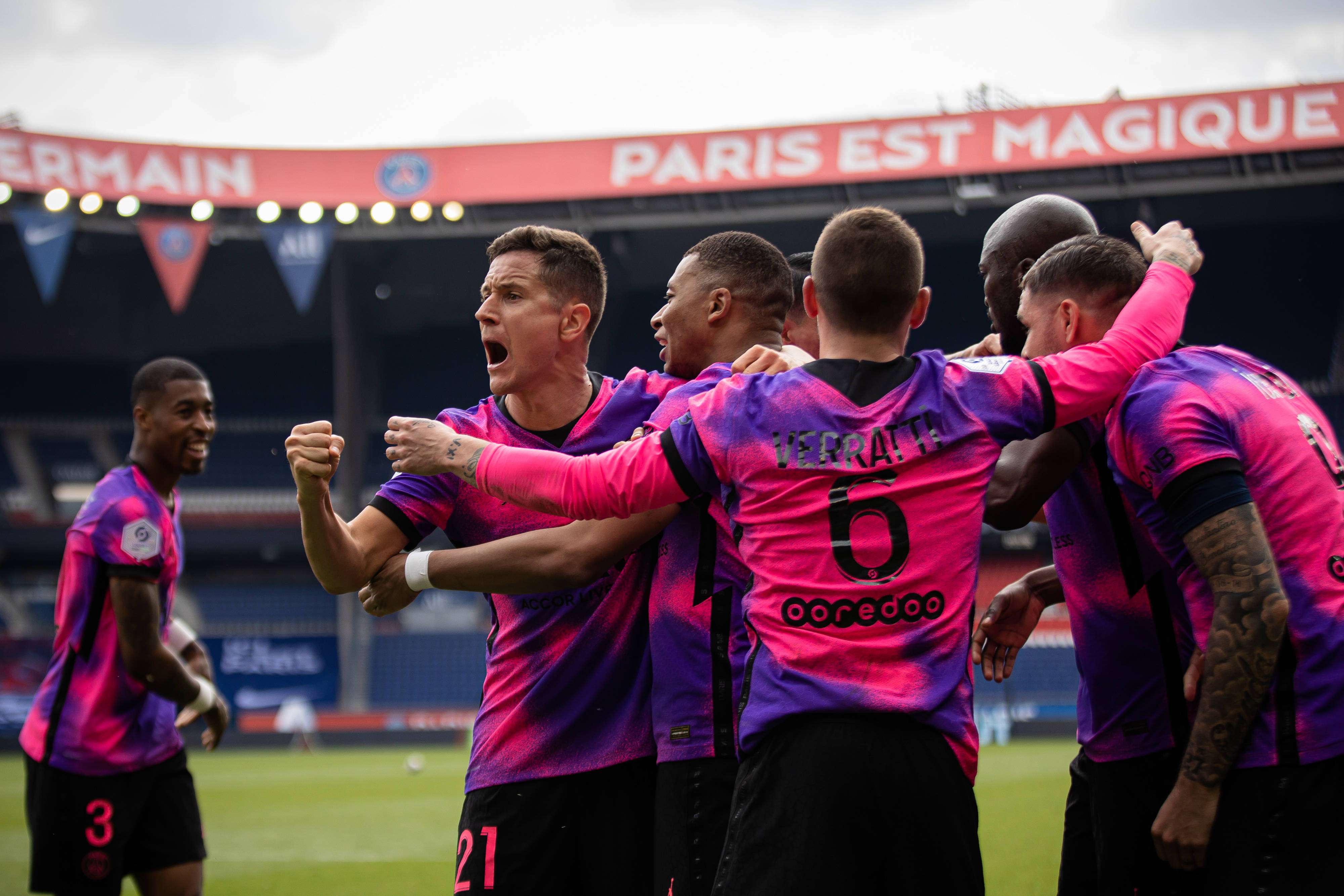 包含圣埃蒂安高歌猛进!新赛季助威狂欢的词条 包含圣埃蒂安高歌猛进!新赛季助威狂欢的词条