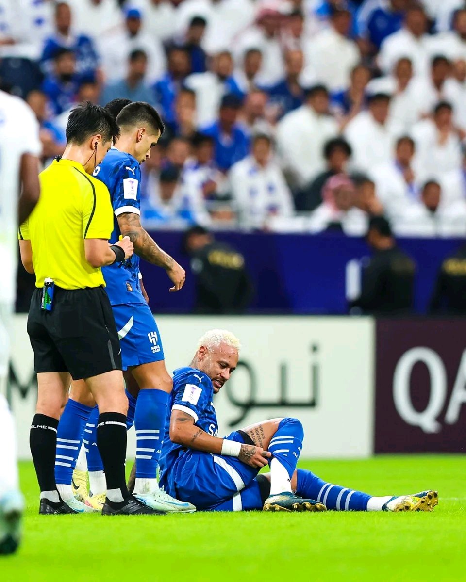 一名球员因伤退出比赛引发困扰