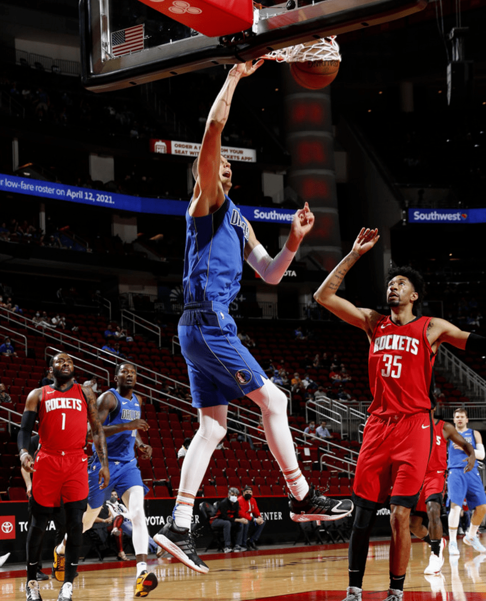 包含阿特沃尔在联赛中再次表现出色的词条