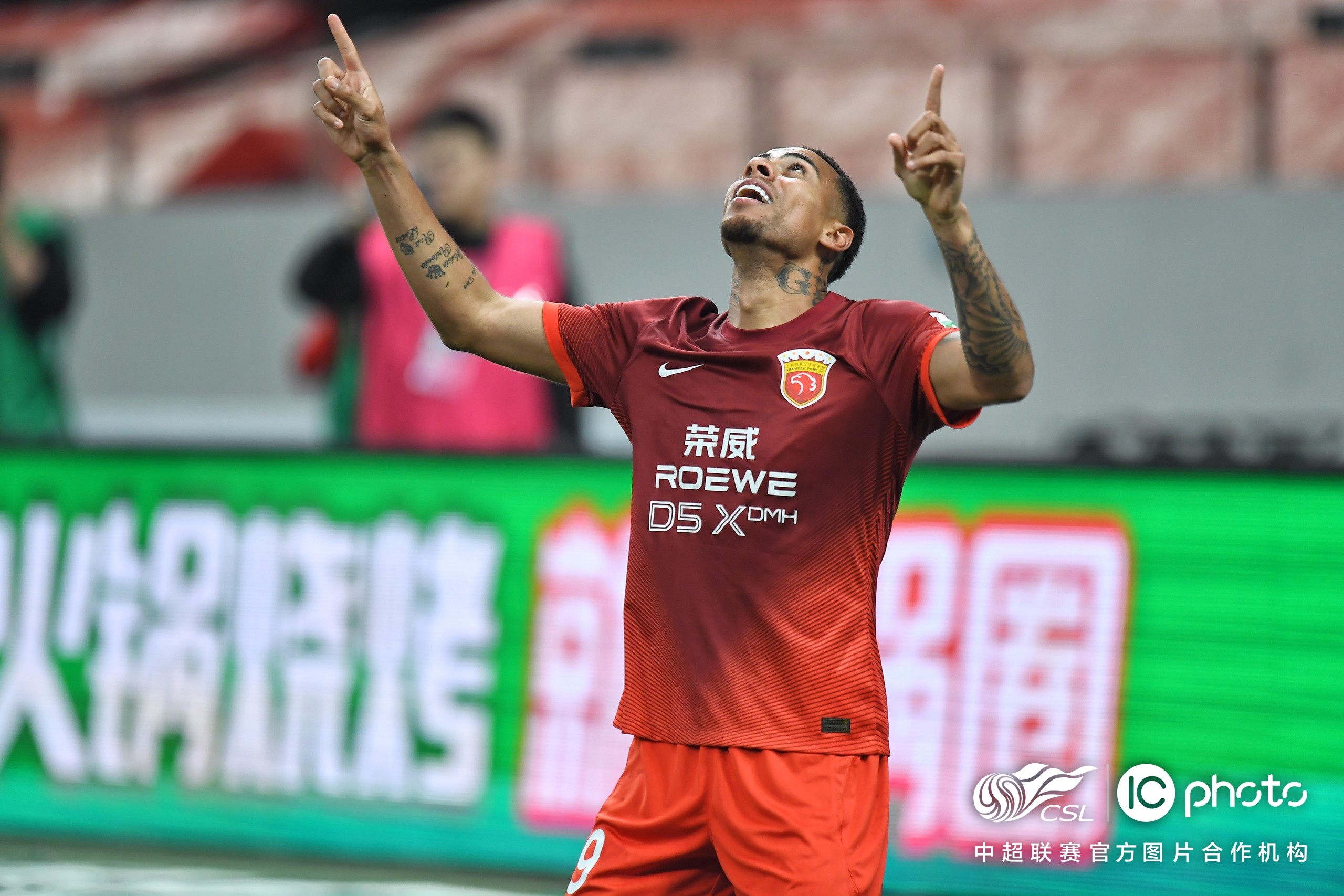 包含阿特沃尔在联赛中再次表现出色的词条