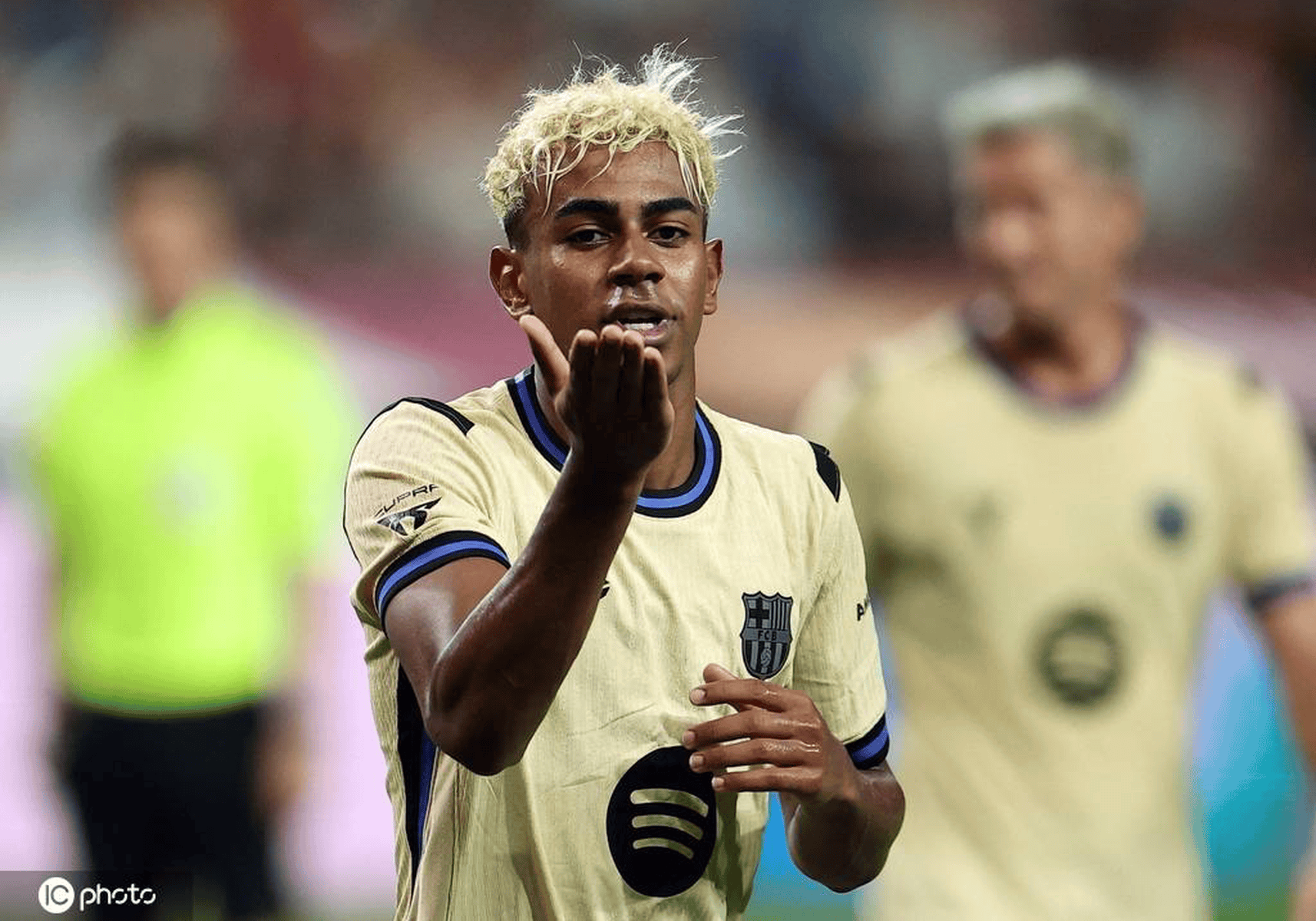 巴塞罗那主场大胜,赢得晋级战役 巴塞罗那主场大胜,赢得晋级战役