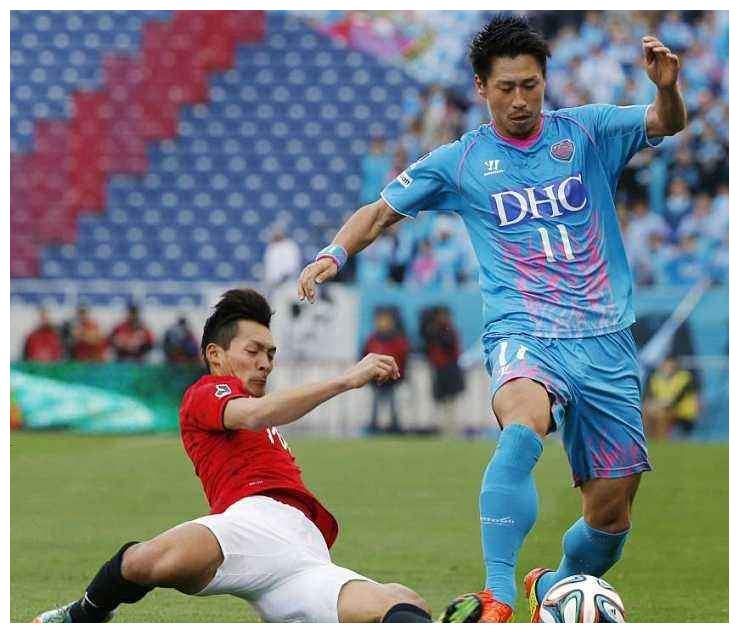 关于瓦朗西亚球队疲于奔命，全力应对对手攻势的信息