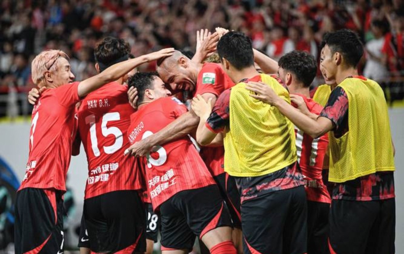 国内足球联赛热度持续高涨，球队实力对决激烈的简单介绍