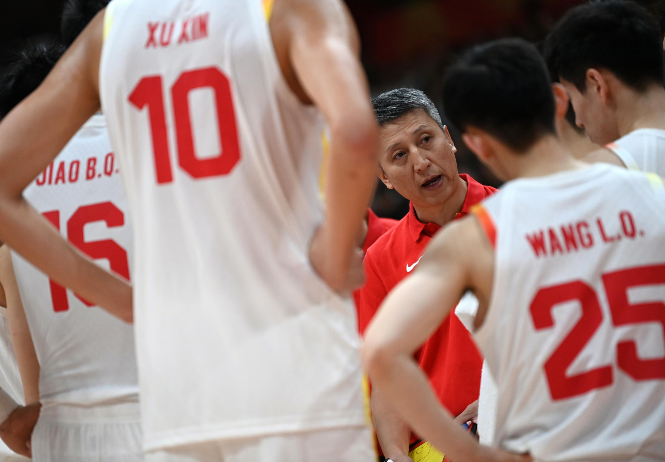 意外惨败过后，球队士气低迷需振作