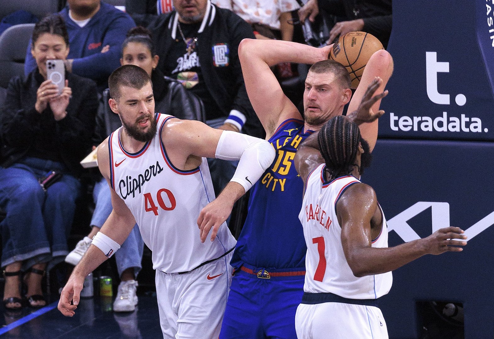 掘金队击败快船队，挺进西部决赛