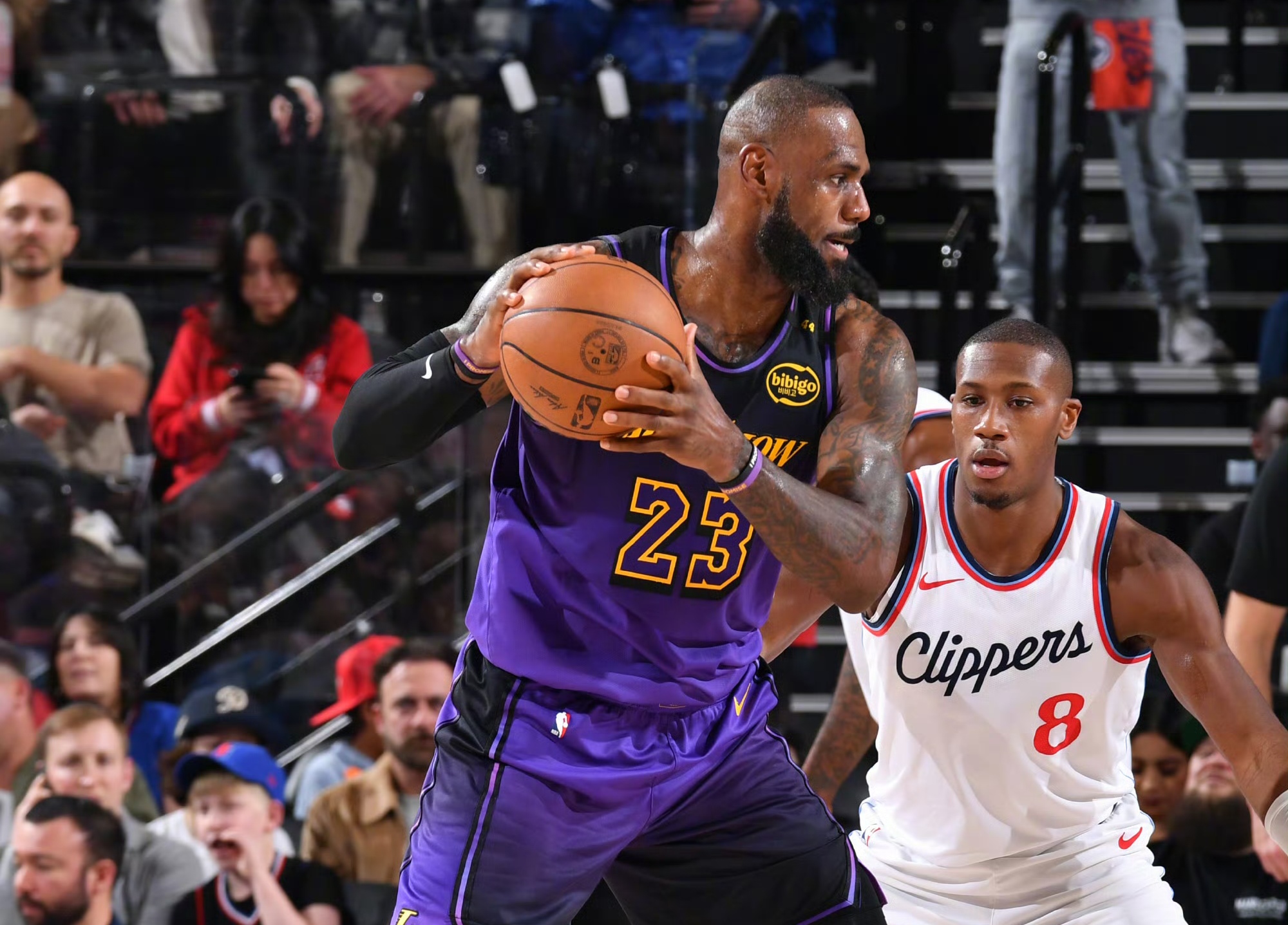 关于湖人主教练临时接受专访，对球队情况进行解释的信息