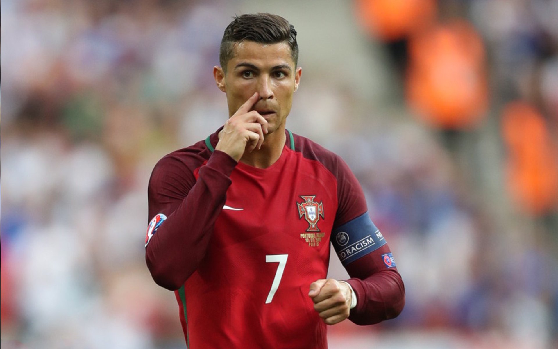 绿茵场上的地缘博弈，伊朗全面压制巴拉圭，伊布成关键先生