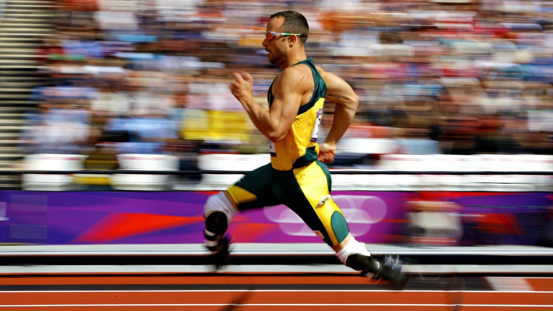 库里防守端锁死对手，广东队压哨击败雄鹿