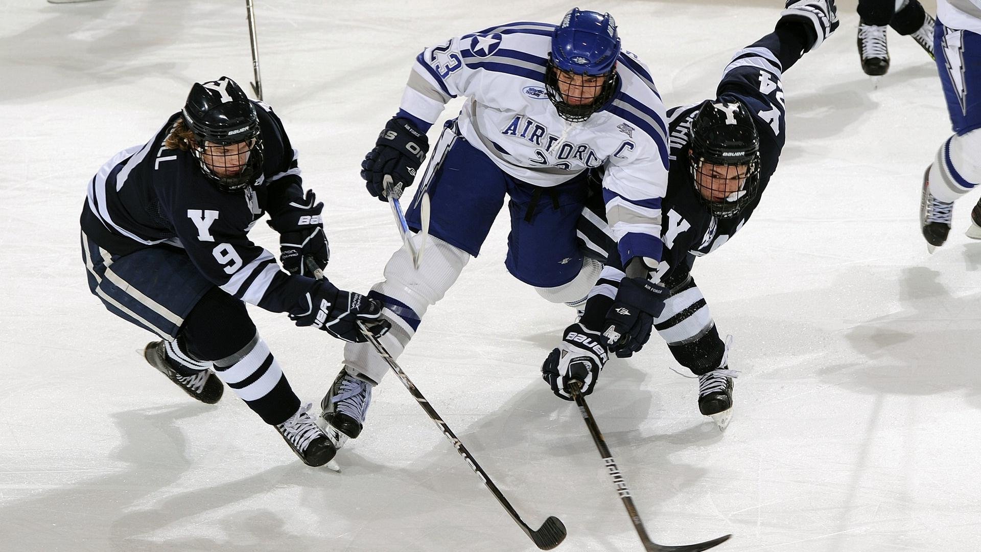阿圭罗闪耀全场，荷兰铁血击溃哥斯达黎加